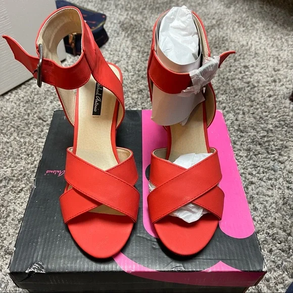 Red high heels. - Picture 1 of 8